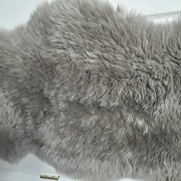 Sheepskin Rug - Picture 3 of 6